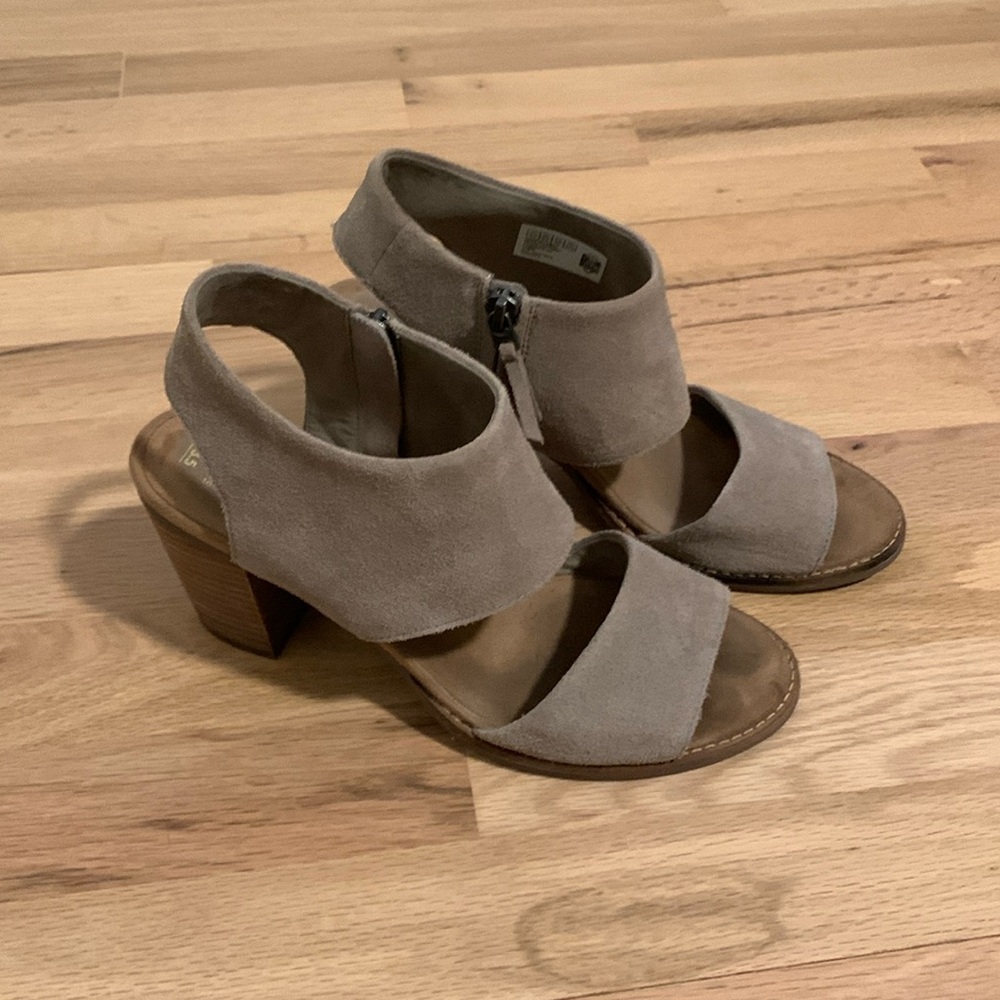 TOMS Desert Suede Majorca Wedges
